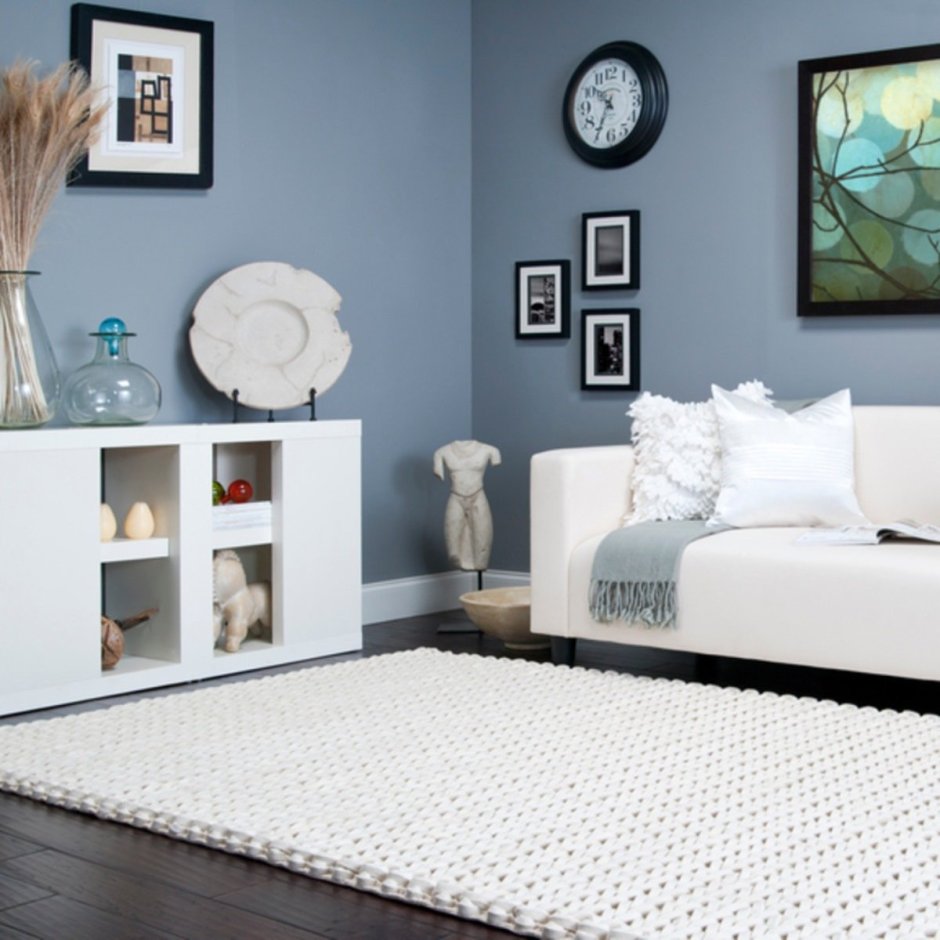 Белый ковер в спальню