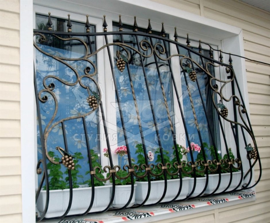 Кованная решетка на окно