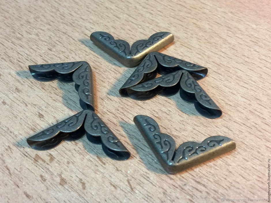 Уголок декоративный металлический