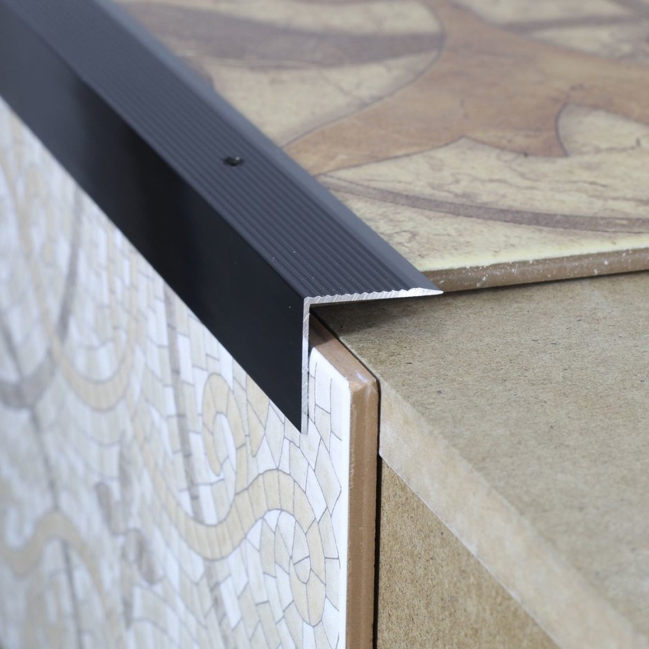 Угол внутренний 80х30