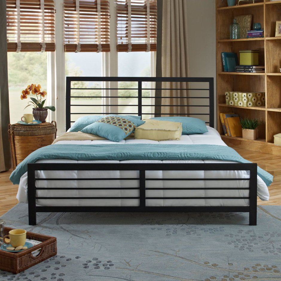 Кровать деревянная на металлокаркасе