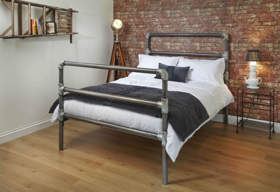 Кровать в стиле лофт из металла индустриал