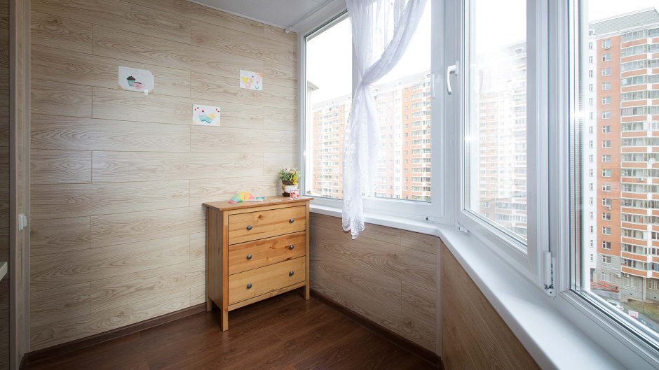 Балкон из ламината