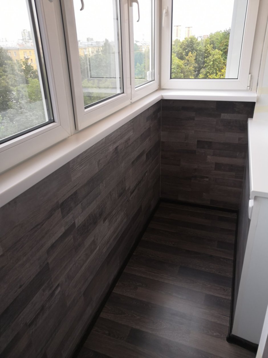 Отделка балкона ламинатом