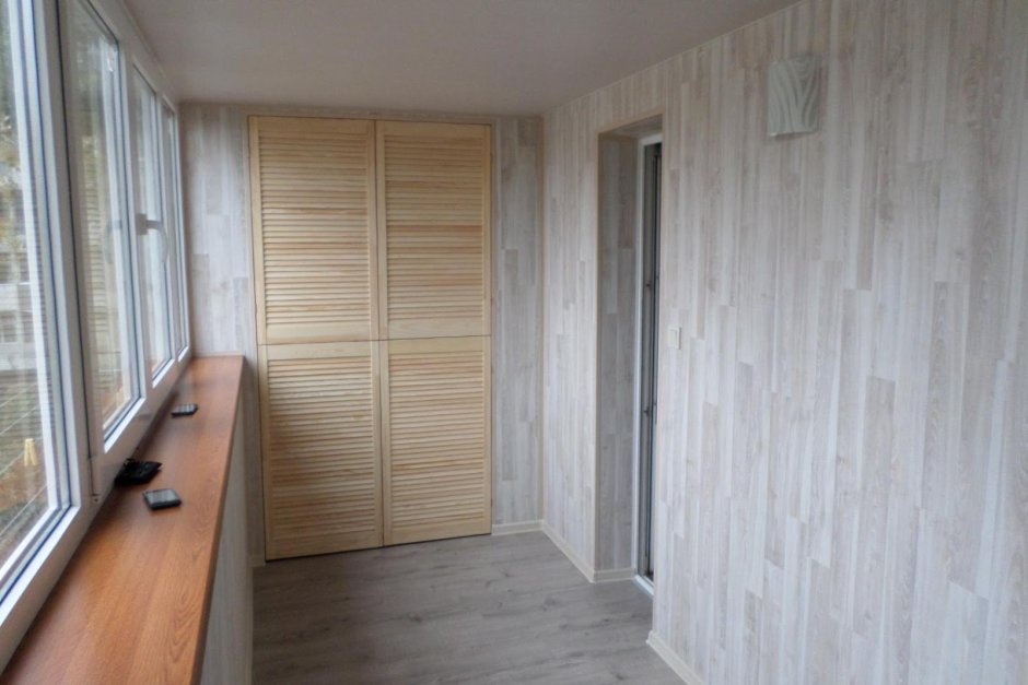 Отделка лоджии ламинатом