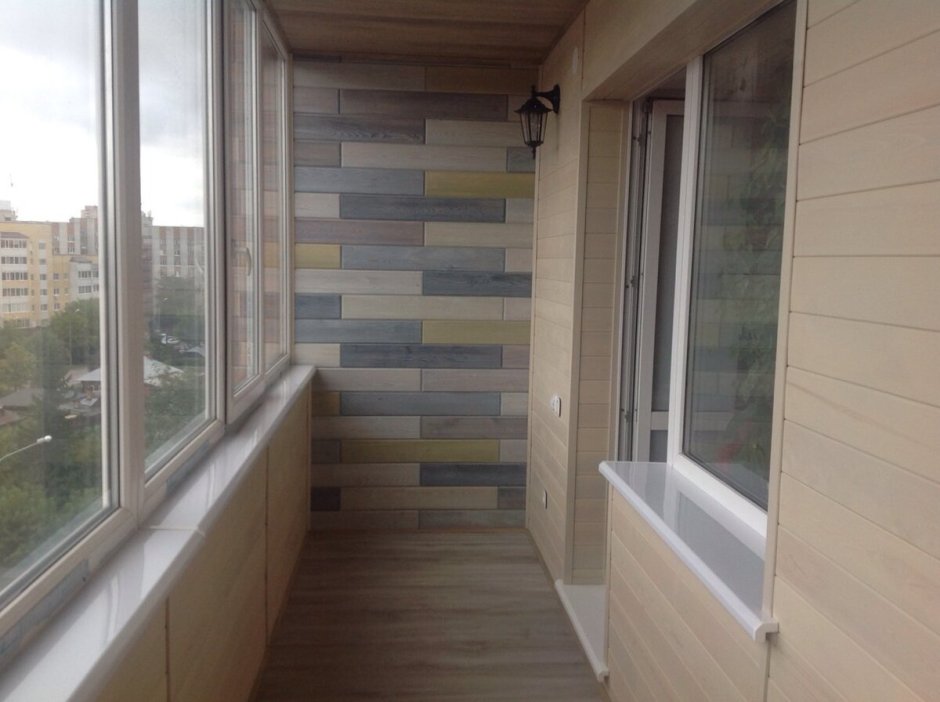 Современная отделка балкона