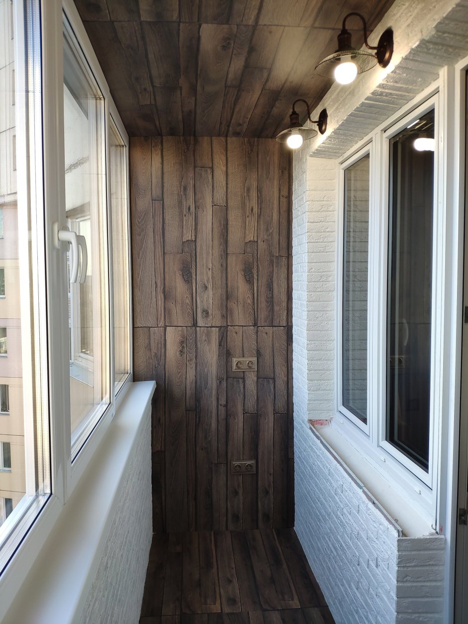 Отделка балкона ламинатом