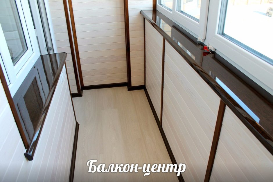 Отделка балкона ламинатом