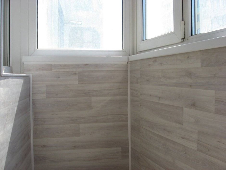 Отделка балкона внутри