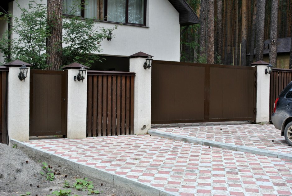 Калитка Дорхан во двор