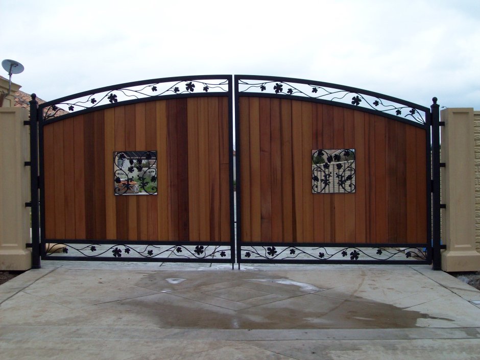 Металлодеревянные ворота