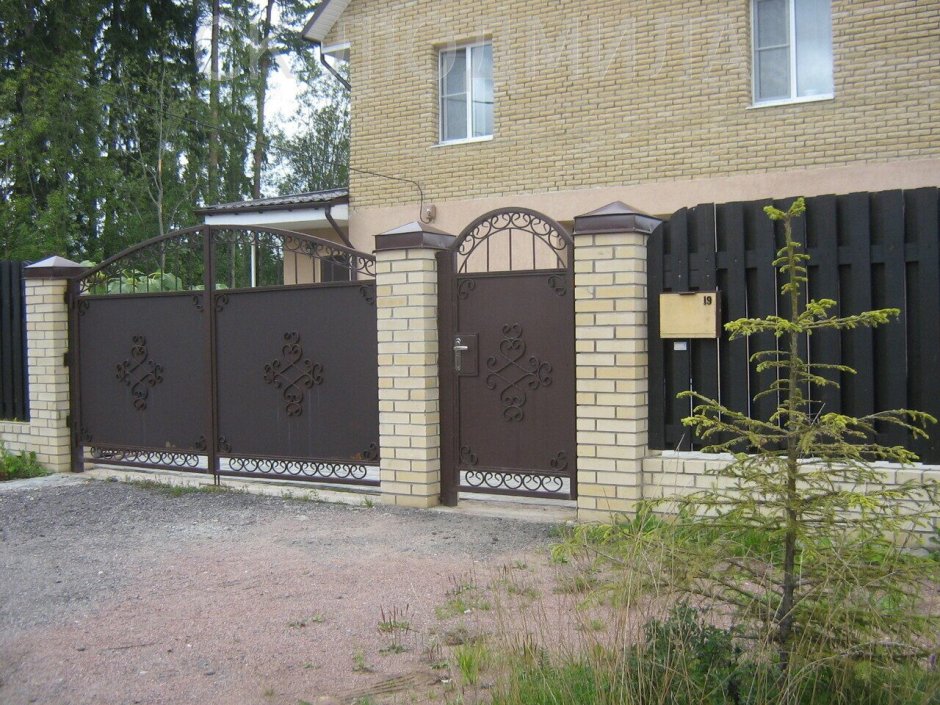 Ворота во двор