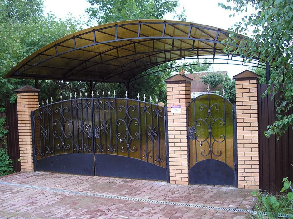 Навес на ворота забора