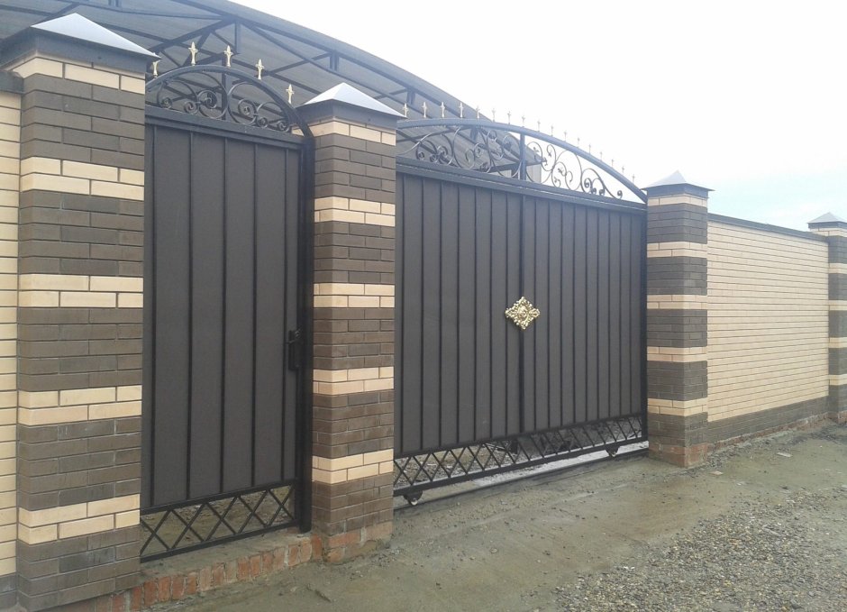 Забор с воротами и калиткой