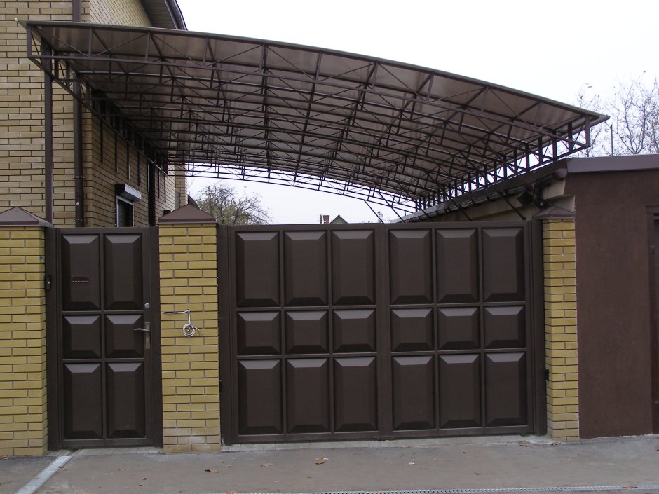 Навес с воротами и калиткой