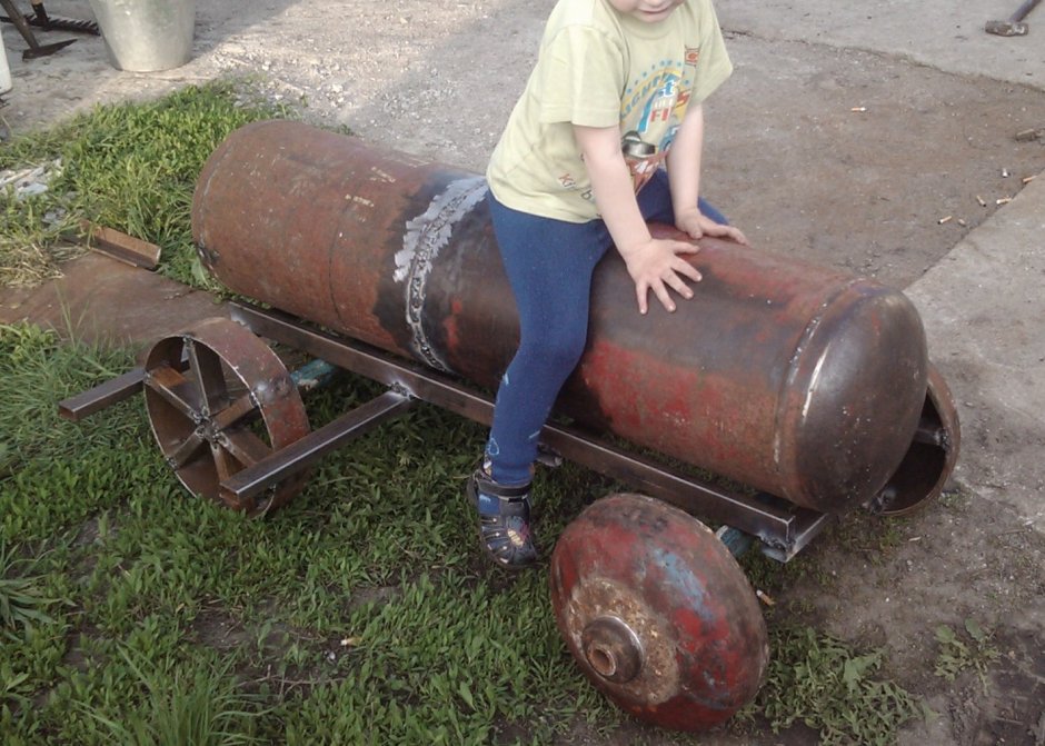 Фигуры из газового баллона