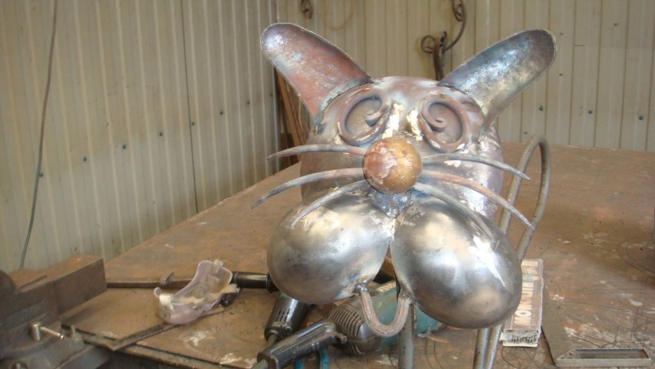 Морда из металла