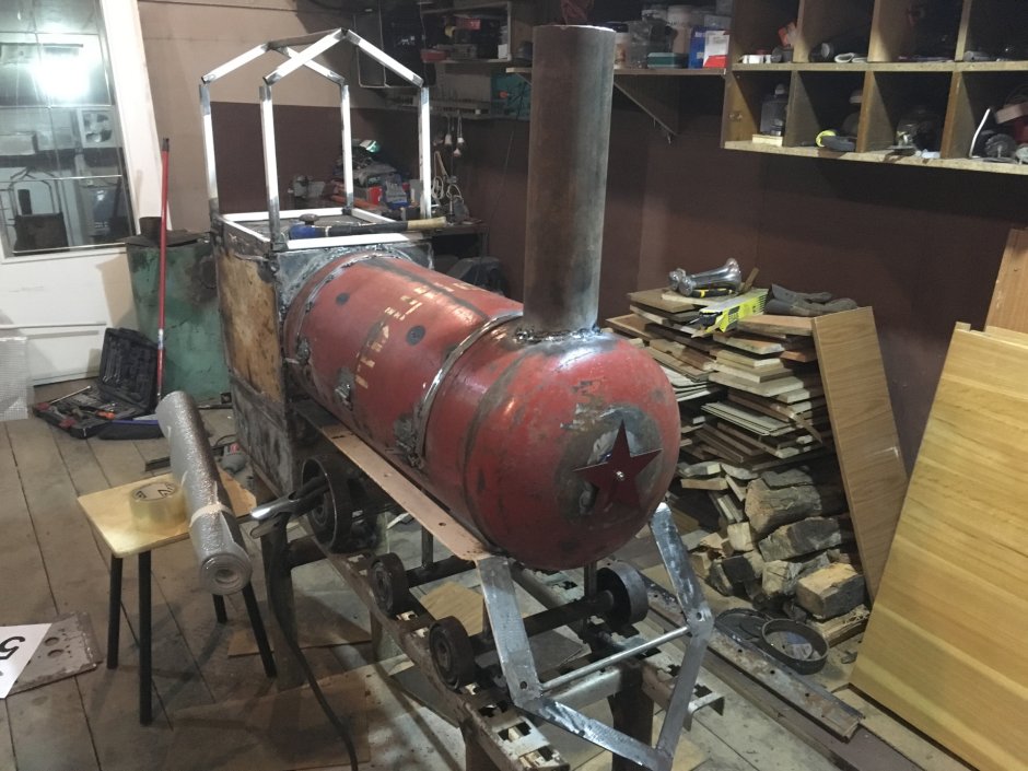 Мангал паровоз из газового баллона