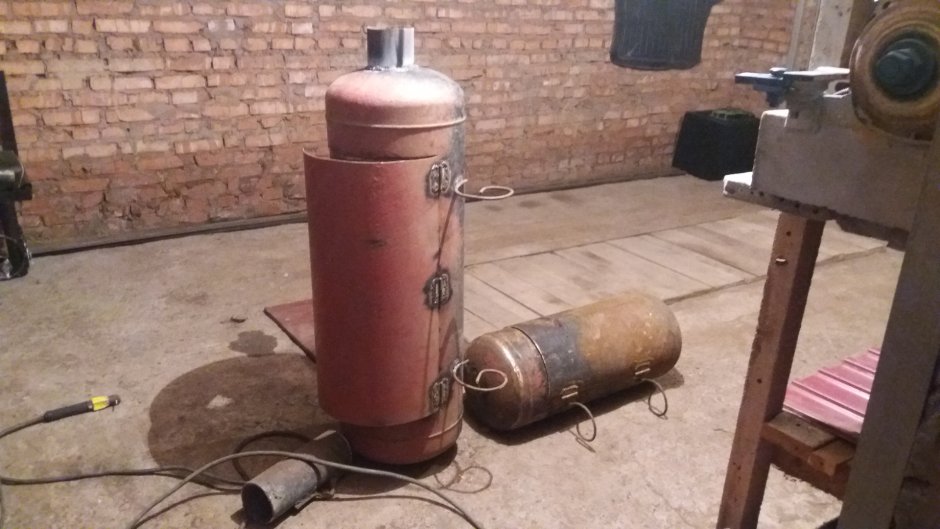 Коптильня горячего копчения из пропанового баллона