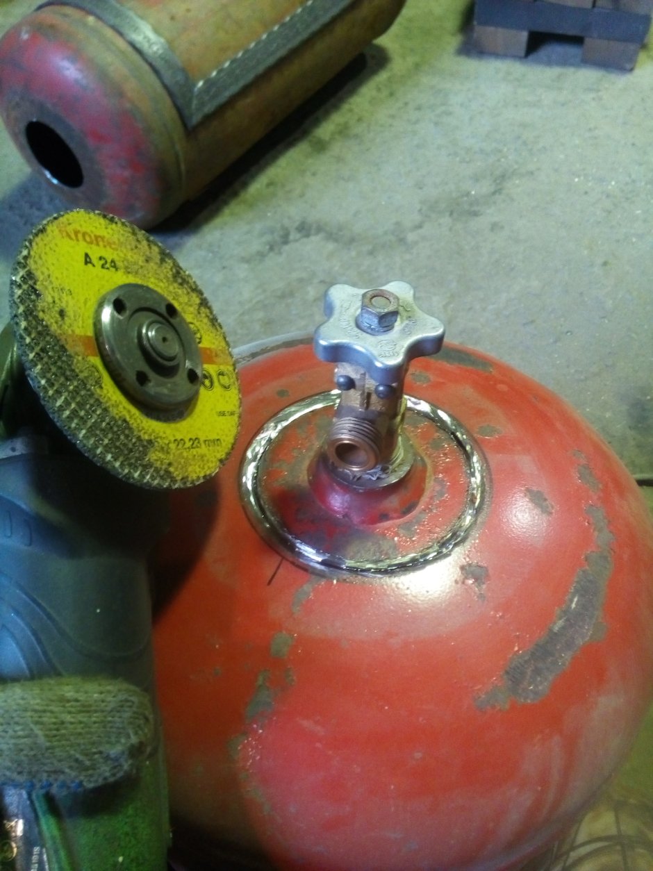 Из старого газового баллона