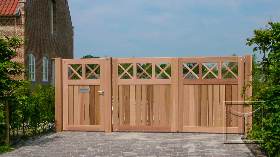 Старинные ворота