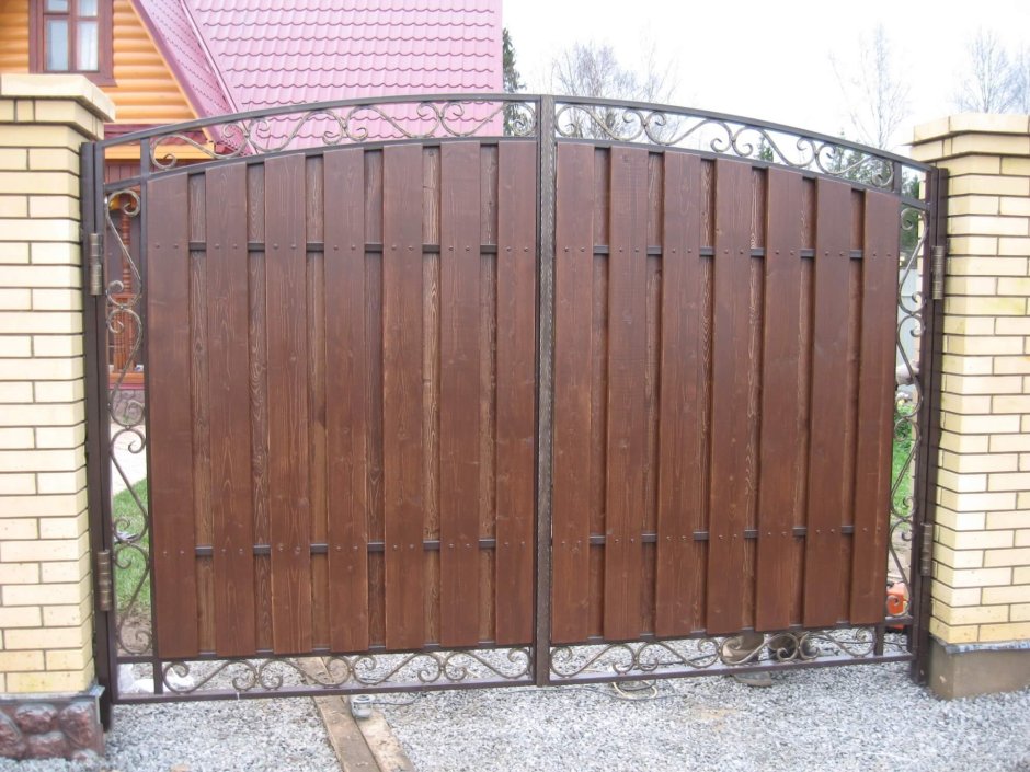 Калитка для забора из дерева