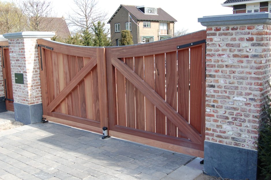 Деревянные ворота