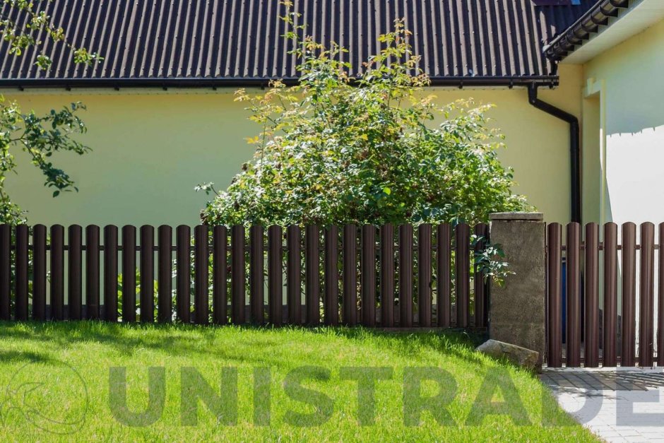 Красивый забор из евроштакетника