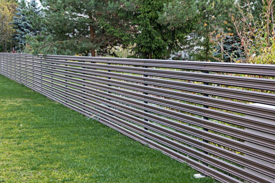 Забор горизонтальный штакетник