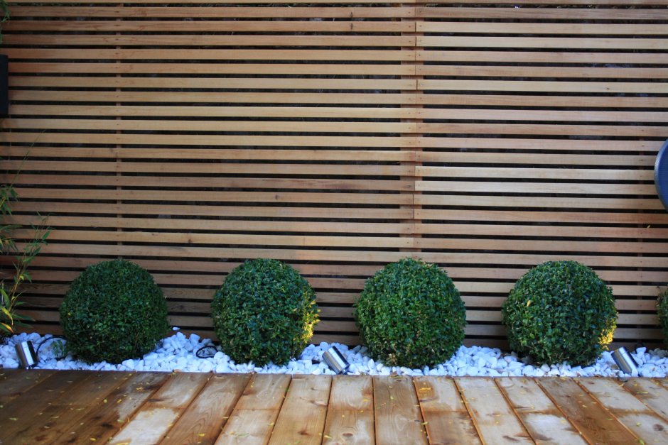 Декоративное украшение забора