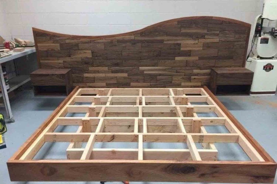 Парящая кровать из дерева