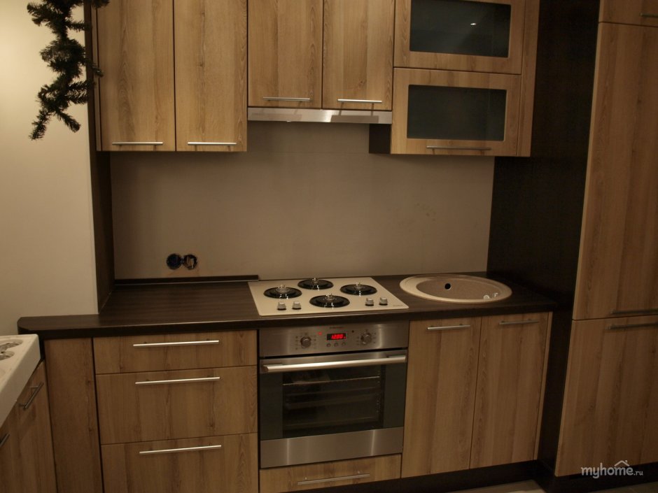 Кухонный гарнитур мойка рядом с плитой