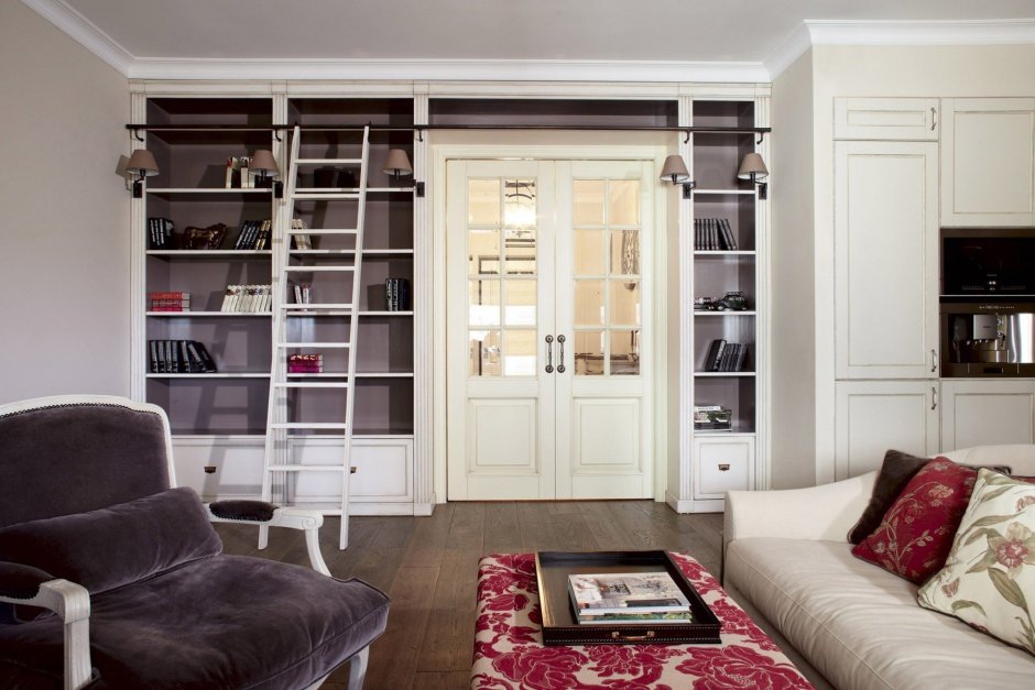 Книжные полки в нише