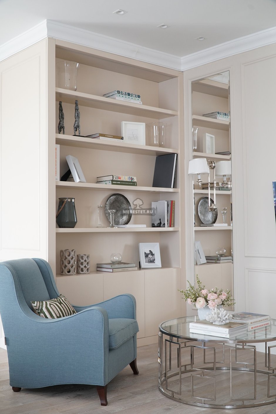 Книжный шкаф встроенный в нишу