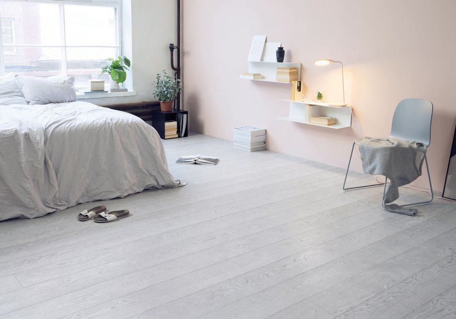 Светло-серый ламинат в интерьере