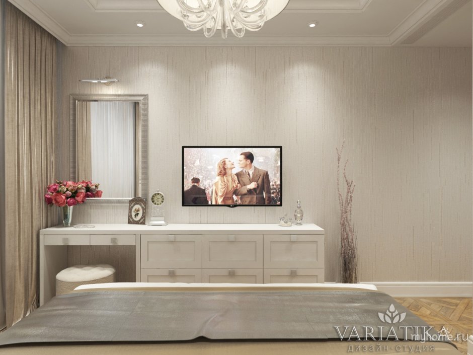 Стена напротив кровати в спальне