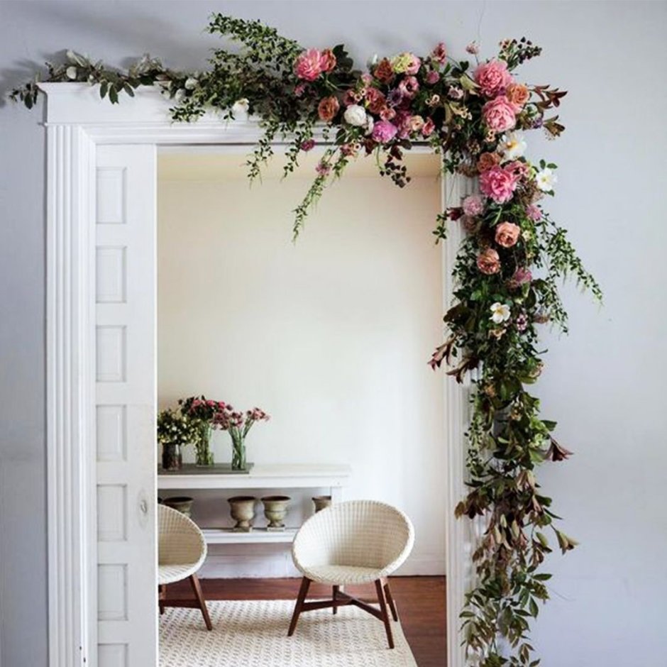 Украшение интерьера искусственными цветами