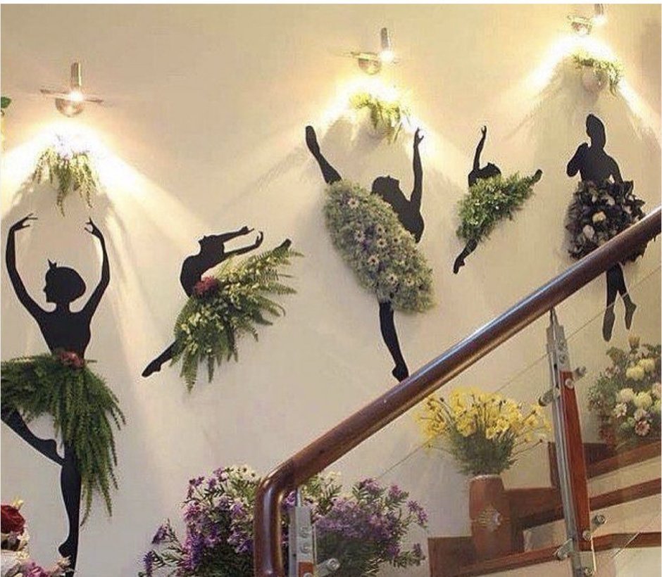 Декорации с искусственными цветами