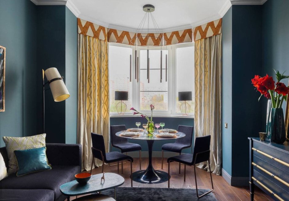 Шторы в эркере для гостиной