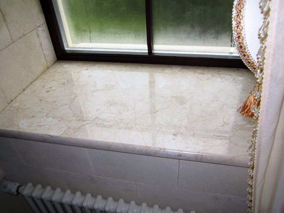 Подоконник отделанный мозаикой