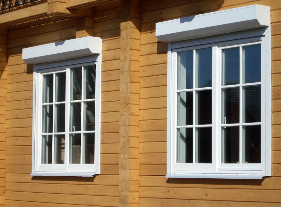 Окна со шпросами в деревянном доме