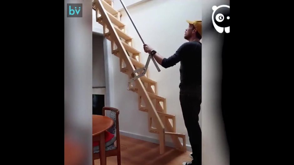 Навесная лестница на чердак