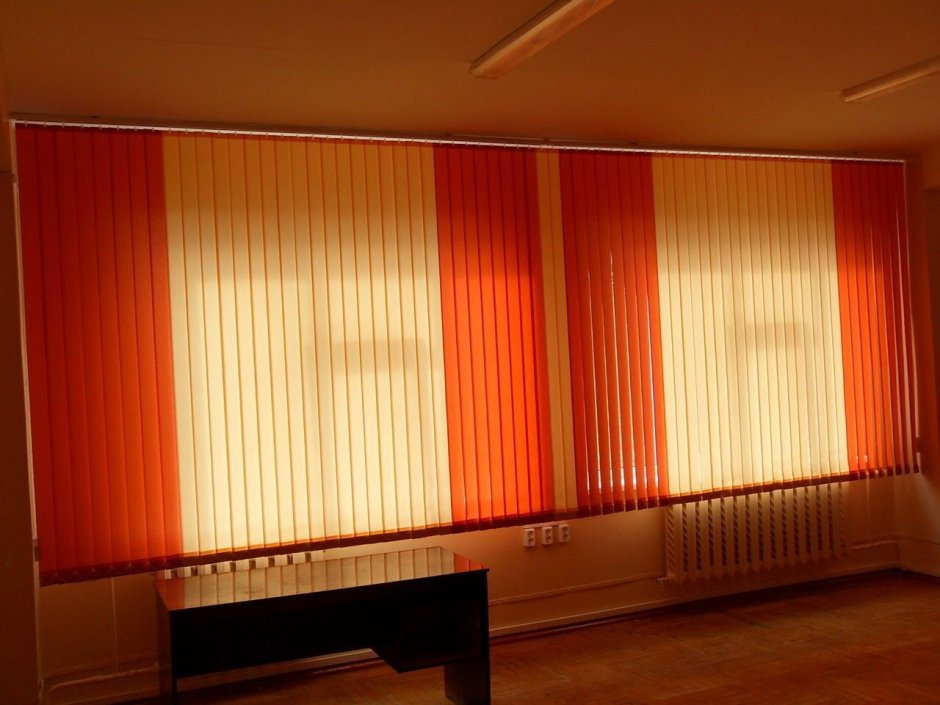 Жалюзи вертикальные двухцветные