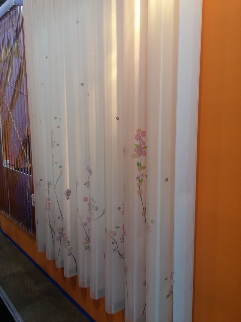 Вертикальные жалюзи и тюль