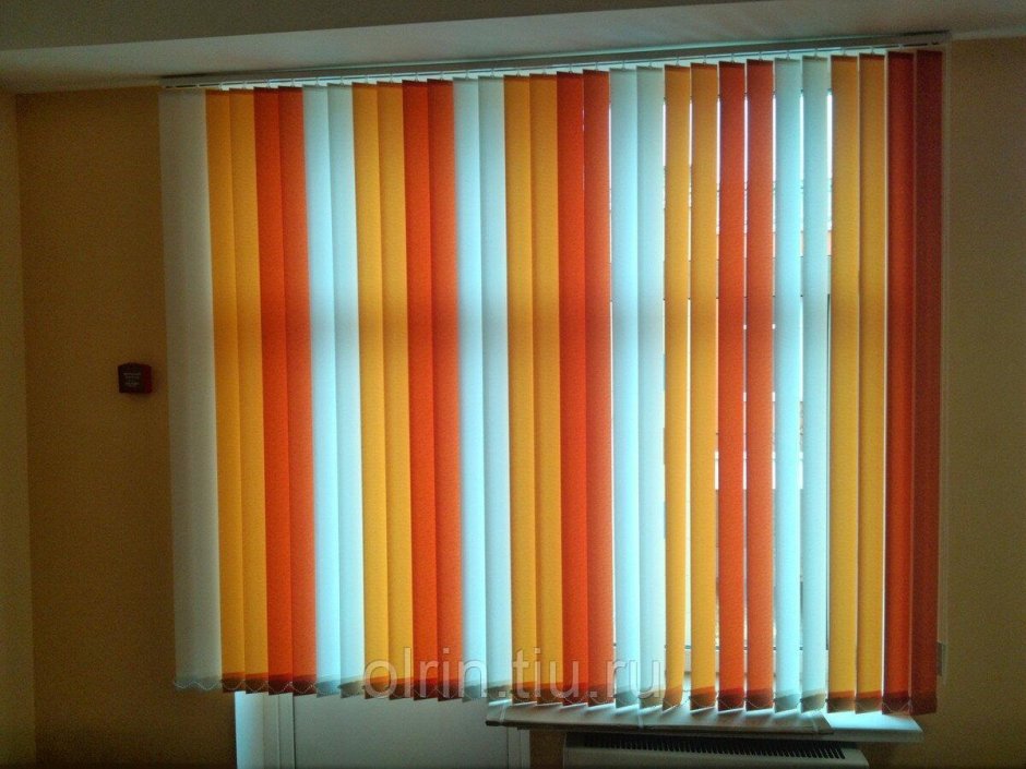 Разноцветные жалюзи вертикальные