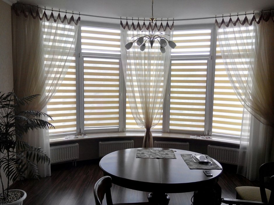 Рулонные шторы на эркерное окно