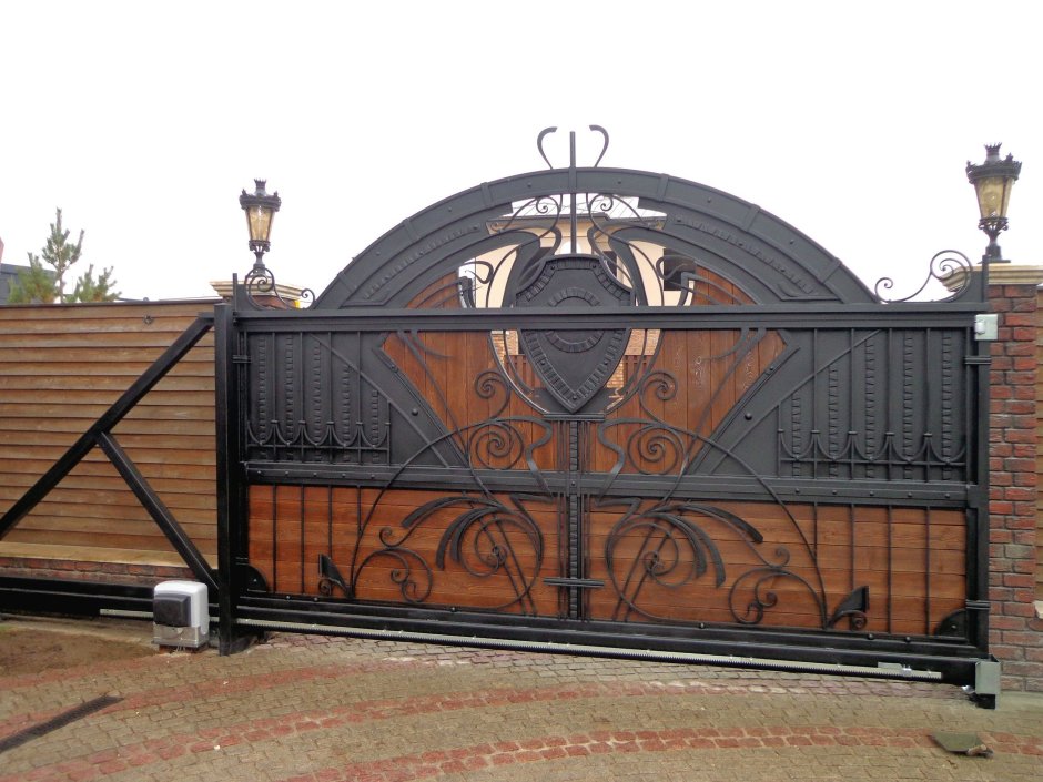 Откатные ворота с ковкой