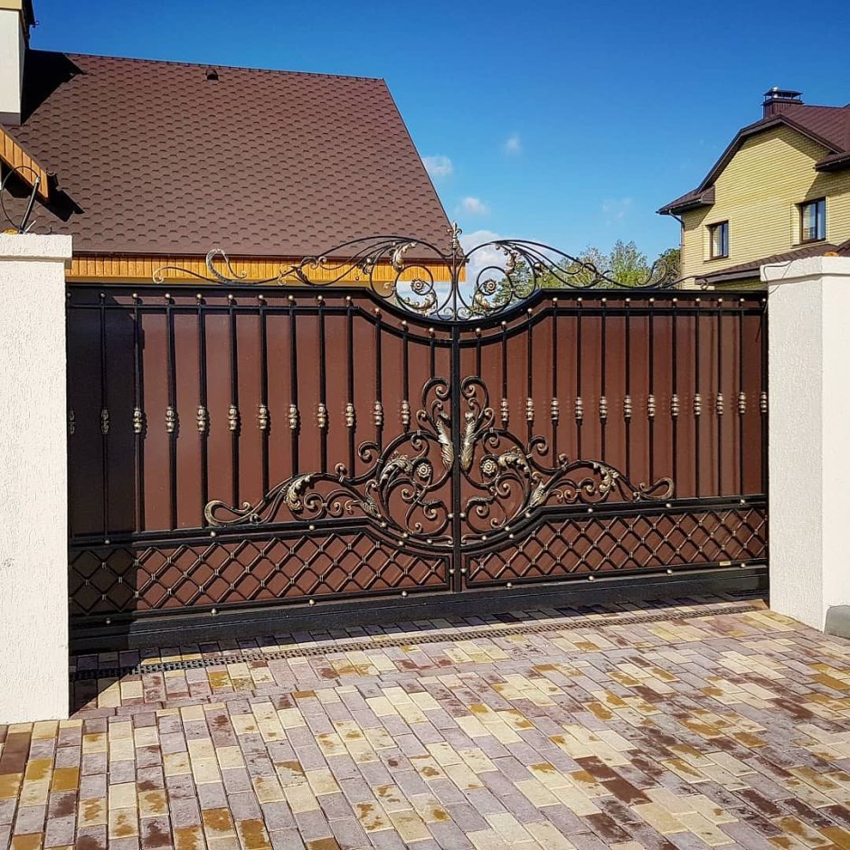 Раздвижные ворота с ковкой