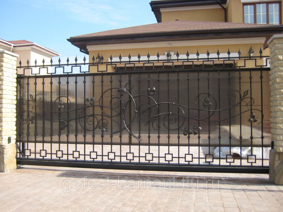 Кованые откатные ворота
