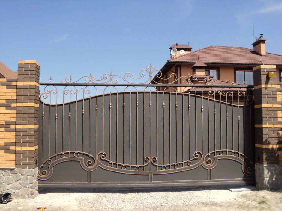 Кованые откатные ворота